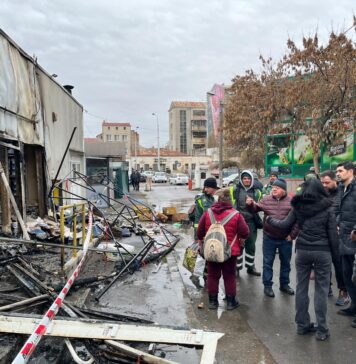 Piața Matache rămâne deschisă. Primăria Sectorului 1 i-a mutat pe comercianții afectați de incendiu în spațiile libere