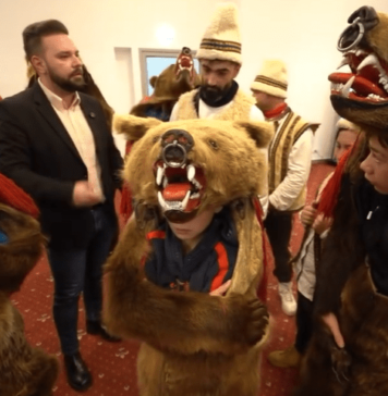 Vlad Popescu Piedone i-a invitat la primărie pe colindătorii care au fost implicați într-o altercație cu un polițist local în zona Pieței Rahova: Sărbătorile de iarnă și colindele ar trebui să fie un motiv de bucurie, nu unul de altercații și violență