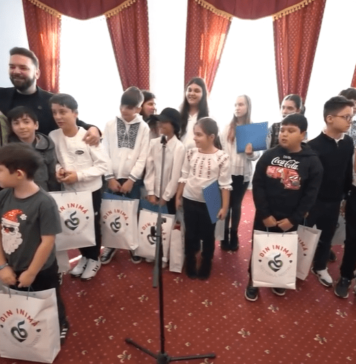 Primarul Sectorului 5, Vlad Popescu Piedone, a primit primii colindători la sediul instituției