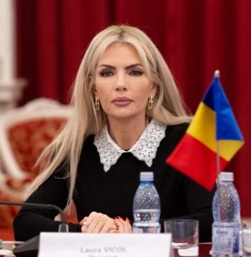 Laura Vicol: În ciuda atacurilor, insinuărilor și judecăților fără sens, încă o lege scrisă de mine a trecut! O lege care îi ajută pe cei care au cu adevărat nevoie – cei care nu se descurcă cu plata online