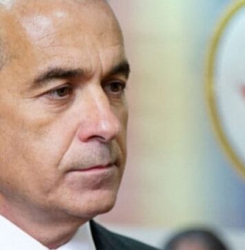 Călin Georgescu: De la Antena 3 şi Digi 24 aflu că tot ce a fost şi este rău în ţara asta – corupţia, salariile mizere, pensiile mici si prost calculate, sărăcia – toate sunt din vina mea; dacă nu aş fi eu, totul ar fi perfect, bine şi frumos în România, tot poporul fericit şi mulţumit