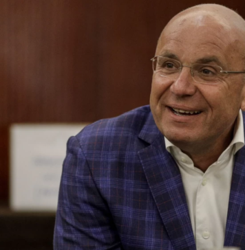 Cozmin Guşă: Sigur că e de râs, cum Ponta ni se prezintă acum drept un candidat suveranist care ar putea să-i ia locul lui Călin Georgescu