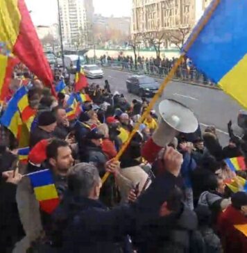 Călin Georgescu: Acum 35 de ani, peste o mie de tineri au murit pentru un crez, cel mai important – alegeri libere. După 35 de ani suntem în poziția de a instaura din nou dictatura. Adică am fost cunoscuți acum 35 de ani ca poporul cel mai curajos care a dat jos o dictatură. După 35 de ani putem să fim cunoscuți ca cei care au reinstaurat dictatura. Prin urmare, voința poporului român este fermă, este de neclintit și am credința și tăria să spun că suntem toți într-o inimă, într-un suflet