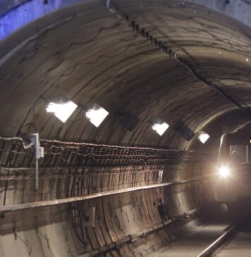 Magistrala 6 surpă casele, acuză locuitorii din zona Pod Constanța