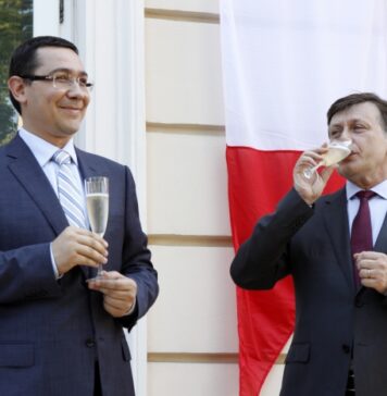 Ponta: Crin Antonescu are cam tot ceea ce românii au respins la vot, anul trecut; în afară de parlamentar și de șomer, nu a fost niciodată nimic altceva