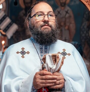 Preotul Dan Damaschin: „Leneșii cred că dacă preotul dă cu aghiasmă miroase frumos. Puneți mâna și spălați-vă, fraților, în fiecare zi”