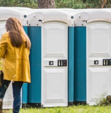 Primăria Capitalei închiriază mii de toalete ecologice mobile, inclusiv pentru persoane cu dizabilităţi, însă doar pentru evenimentele publice