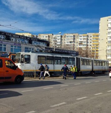 FOTO / Tramvai deraiat în Sectorul 2: Linia 36 a fost blocată temporar