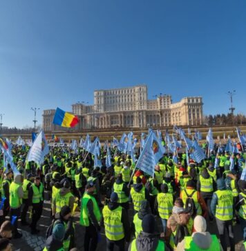 VIDEO Protest de amploare al angajaților din apărare, ordine publică și siguranță, în Capitală / Sindicaliștii au ieșit în stradă