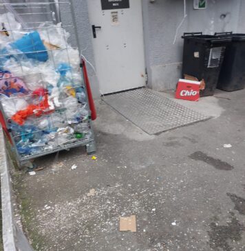 Un agent economic din Sectorul 2, amendat pentru că avea gunoi în spatele magazinului