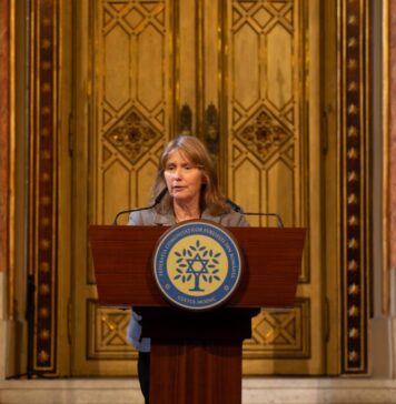 Ambasadoarea SUA: Introducerea unui curs obligatoriu despre Holocaust în licee este o realizare extraordinară