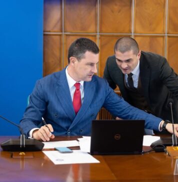 Tanczos Barna a prezentat bugetul în coaliție: Am agreat că statul trebuie să reducă, în primul rând propriile cheltuieli. Astfel, bugetul Administrației Prezidențiale scade cu 10%, bugetul Senatului cu 5% și bugetul Camerei Deputaților cu 9%