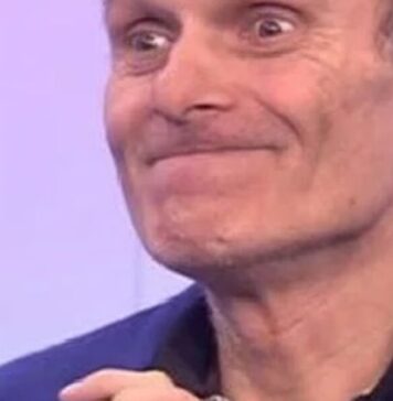 CTP: „Coiful dacic de la Coțofenești a fost teleportat dintr-un muzeu din Olanda de un grup de românoși aparținând mișcării Mîrga, Make Romania Great Again, pentru a-l încorona cu el pe Georgescu”