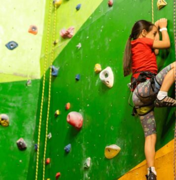 (P) Cum se pot dezvolta copiii în sala de escaladă