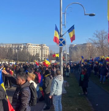 Jurnaliști agresați la protestul organizat în fața CCR. Jandarmii bucureșteni susțin că au identificat două persoane implicate