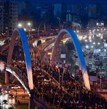 Protestatarii de la manifestația AUR din București au agresat o echipă de jurnaliști. Poliția Capitalei s-a autosesizat