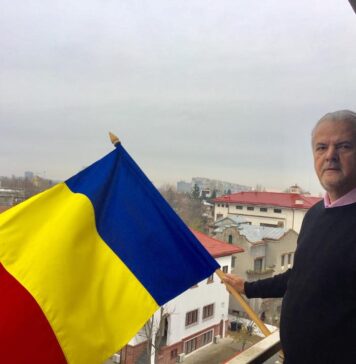 Adrian Năstase, mesaj cu tâlc: „Atenţie la cine vă dă şepci în campania electorală şi de ce; feriţi-vă de falşii profeţi”