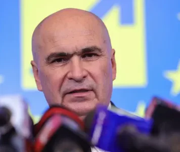 Silviu Mănăstire, „atac la baionetă”: „Măi Bolojan, nea Ilie, faptul că eşti sclavul lui Coldea nu mai impresionează pe nimeni; Când o sa afle poporul PNL toate mizeriile pe care le-ai făcut ca să preiei poziția de președinte interimar al partidului te vei întoarce la Vadu’ Crișului”