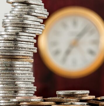 Nicuşor Dan anunţă creşterea veniturilor din vânzarea autorizaţiilor de circulaţie pentru autovehiculele grele