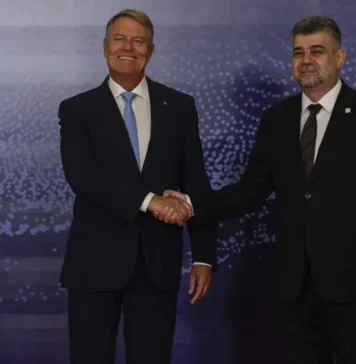 „Coaliţia Iohannis-PSD-PNL-UDMR ne vorbeşte despre democrație și drepturile omului, dar ne iau fără să clipească dreptul la vot și libertatea de exprimare”, spune jurnalistul Cătălin Pena