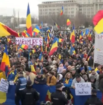 Zeci de mii de oameni cer, în Capitală, reluarea turului 2; coloana de manifestanţi se întinde de la Piaţa Romană la Universitate