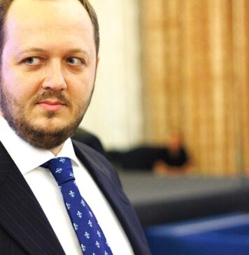 Adrian Papahagi: Călin Georgescu și simpatizanții lui vor intrarea României în sfera Rusiei