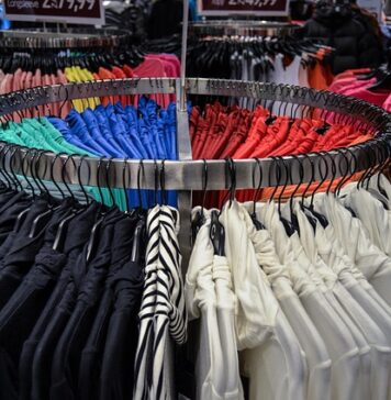 Românii vor obligați să își recicleze hainele vechi