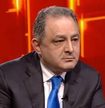 Vanghelie: Îi dau 3 zile preşedintelui CCR să demisioneze, altfel voi arăta documentele cu care a fost şantajat să anuleze alegerile prezidenţiale