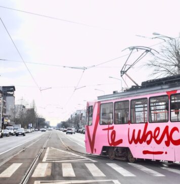 Tramvaiul Iubirii din București aduce romantism pe șine / FOTO