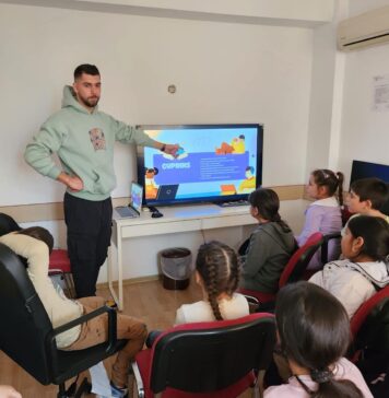 Copiii din Centrul de Zi pentru Copii “Sf. Maria” au învăţat cum să folosească internetul în siguranţă