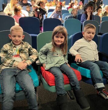 Teatru pentru copii – Zeci de micuți din Măgurele au pășit în lumea Teatrului Ion Creangă