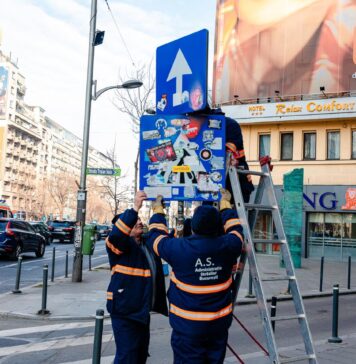Indicatoarele rutiere vandalizate, curățate de Administrația Străzilor