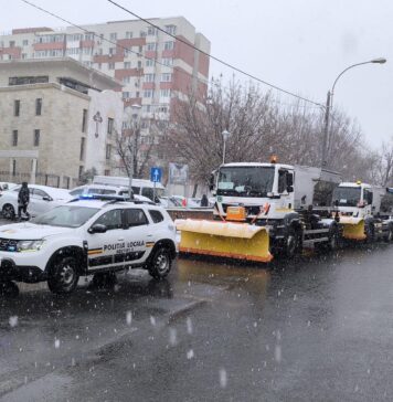 Zeci de utilaje și sute de lucrători stradali, scoși de Primăria Sectorului 5 pentru deszăpezire