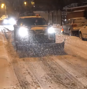 VIDEO/ Primăria Sectorului 5 a deszăpezit străzi, stații STB și guri de metrou. Primarul Vlad Piedone: ”Am promis că zăpada nu ne va lua prin surprindere”