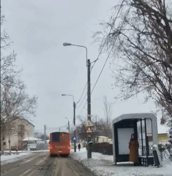 Peste 30 de utilaje și 200 de muncitori deszăpezesc și împrăștie material antiderapant în Sectorul 1