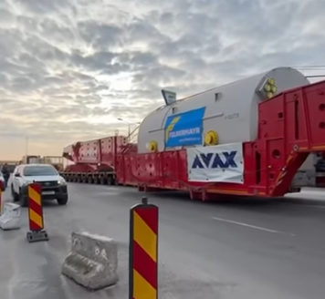 VIDEO / A intrat în țară cel mai mare transport agabaritic care a rulat până acum pe rețeaua rutieră din România