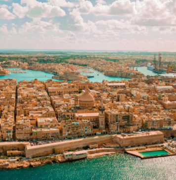 Cele mai accesibile destinații pentru românii care vor să călătorească în 2025 – analiză Kiwi.com