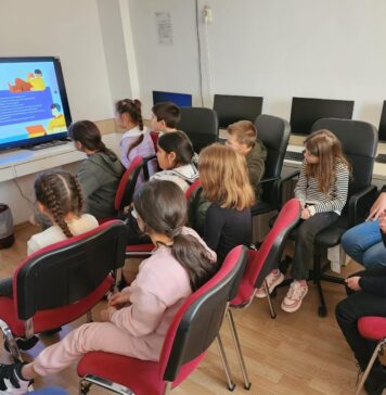 Copiii din Centrul Sfânta Maria, Sectorul 2, au învățat să navigheze în siguranță pe internet
