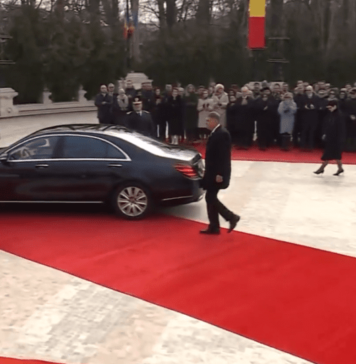 Klaus Iohannis și-a încheiat mandatul. Acesta a părăsit Palatul Cotroceni, după o ceremonie oficială pe Platoul Marinescu. Ilie Bolojan, președinte interimar