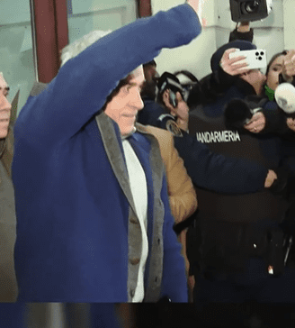 Călin Georgescu, la ieșirea de la Parchet: Mergem înainte. Vom continua, pentru stâlpul democrației noastre și pentru unitate. Aceste lucruri nu mă surprind și voi lupta pentru libertatea noastră!