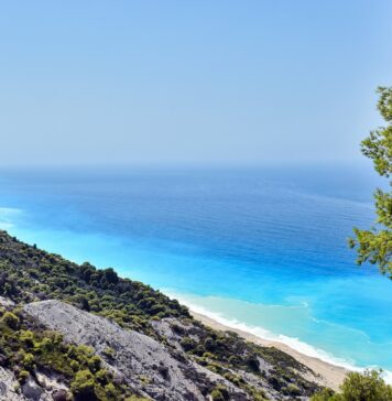 Târg online de turism la agenția Hello Holidays, cu discounturi de până la 50%/ Oferte pentru Turcia, Grecia și destinații exotice