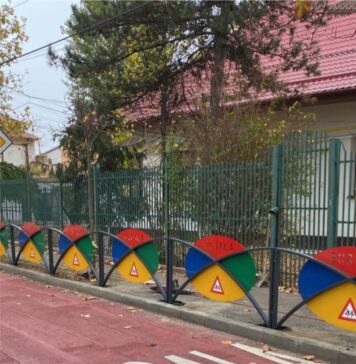 Ministrul Educației nu e de acord cu interzicerea telefoanelor în școli