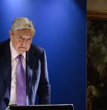 „De câteva zile presa din reţeaua Soroş din România, aflată în plină degringoladă, cultivă un puternic sentiment antiamerican în spaţiul public şi în societate!”, spune jurnalistul Ionuţ Cristache