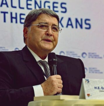 Emil Hurezeanu: Ministerul de Externe are un deficit de 600 de posturi. Nu va exista reducere a personalului