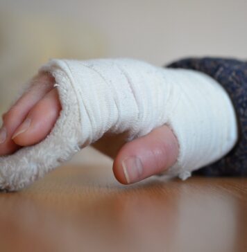 Zeci de persoane au ajuns cu fracturi la spitalul Floreasca/ Recomandări pentru cei care ies afară în această perioadă