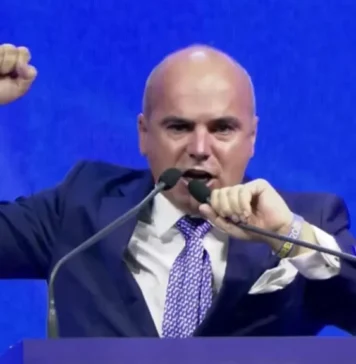 Rareş Bogdan, către Ursula: Viitorul Europei arată sumbru; am ajuns, dacă spunem că femeile sunt femei iar bărbații sunt bărbați, ferească Dumnezeu, suntem repudiați