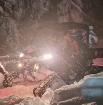Mountain rescuers save an exhausted and almost frozen Ukrainian young man from Maramuresului Mountains