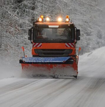 CNAIR: There are no roads closed or traffic restricted due to snow