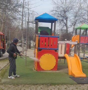 A început curățenia de primăvară în parcurile din București