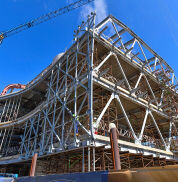 FOTO/ A început etapa de închidere a structurii Cinematografului Favorit